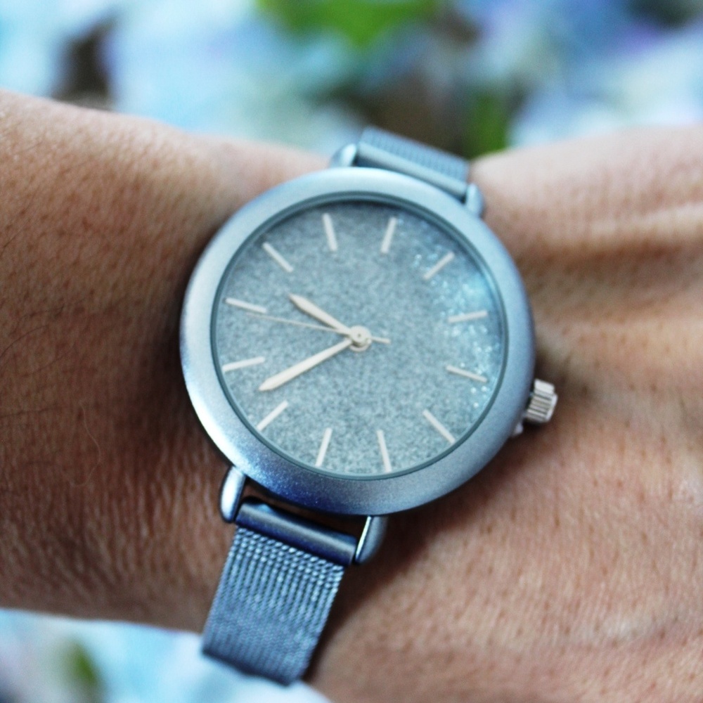 🐬 BRAND NEW CHARMING CHARLIE Watch!